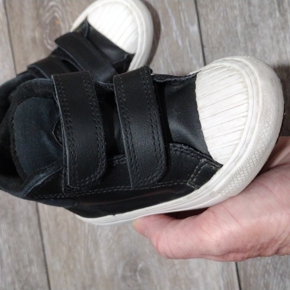 Converse black leather high top infant sneakers. Size 7 - Picture 3 of 10